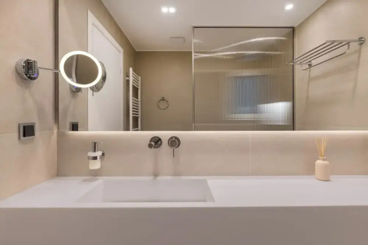 Michalakopoulou Cover & Bright Apartment