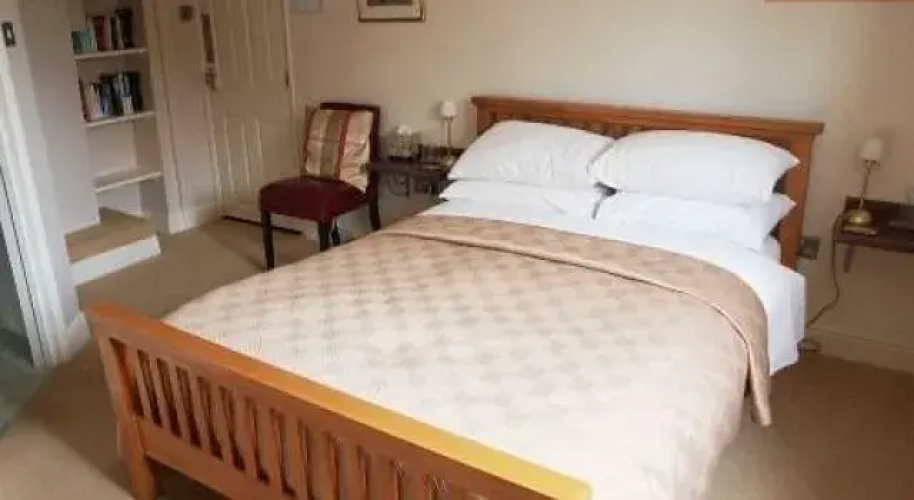 Gate House Bed  Breakfast