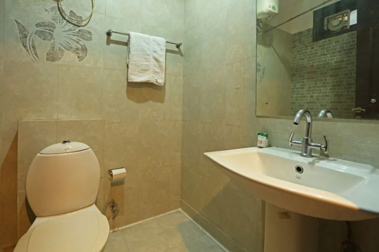 OYO 8337 DLF Phase 4
