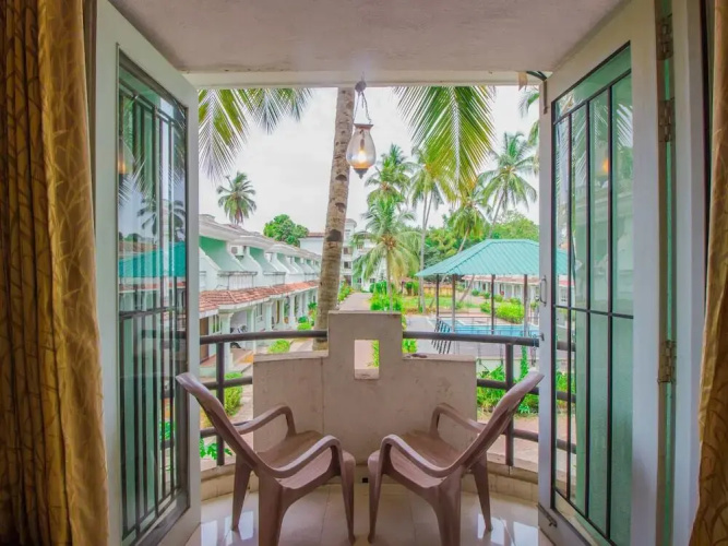 OYO Home 13674 Pool View Studio