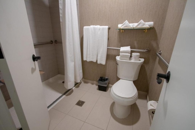Claridge House photo 12