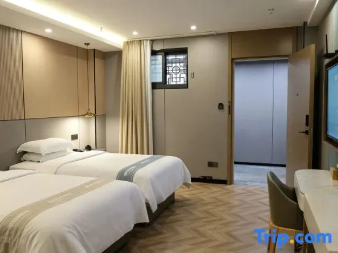 Economy Twin room with courtyard view