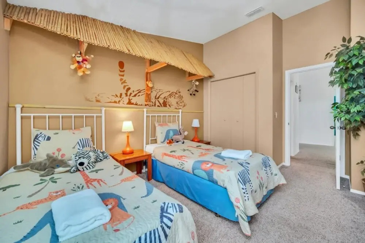 Bright Spacious Retreat With Private Pool Lanai Game Room