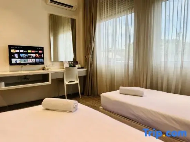 Standard Twin room with city view