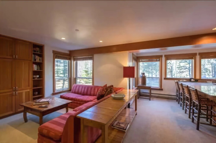 4-Bedroom 4-Bath ski-in/ski-out Condo in Vail