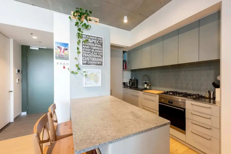 Brunswick Retreat! 5th Floor 1-bed Unit w Parking