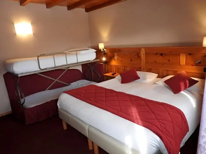 Standard Triple room