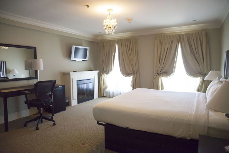 Niagara Crossing Hotel & Spa
