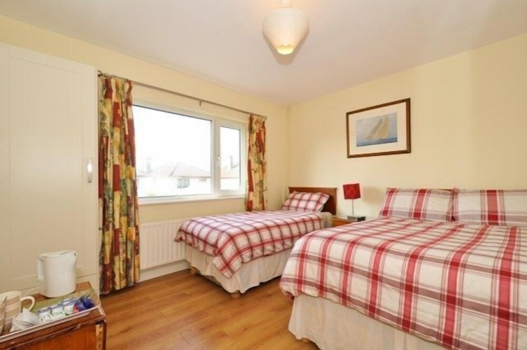 Standard Triple room