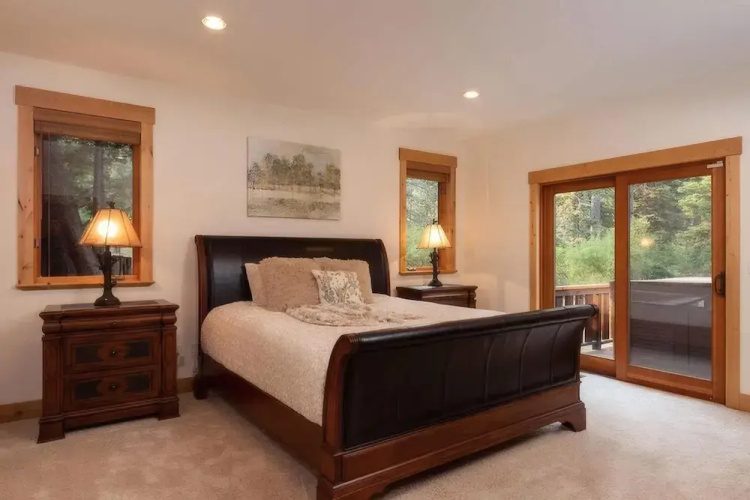 Donner Ridge by Avantstay Minutes to Skiing Deck Ping Pong Pool Table