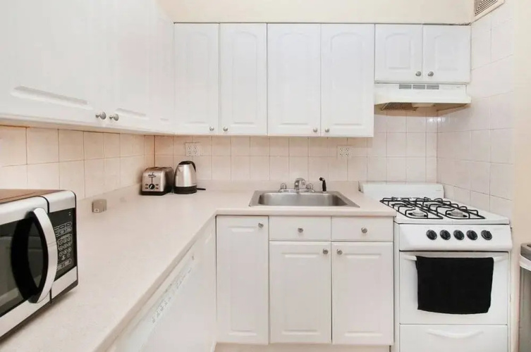 Authentic 2BR in UES 81st # 3C
