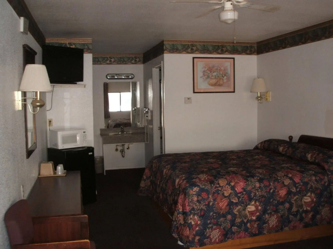 Camlot Inn