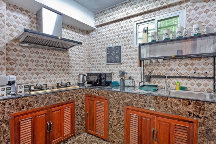 3 Bedrooms Cottage with balcony
