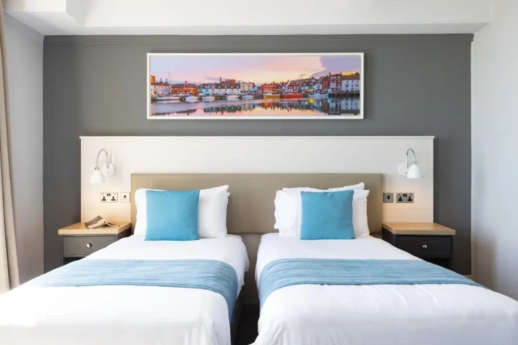 Standard Twin room with sea view