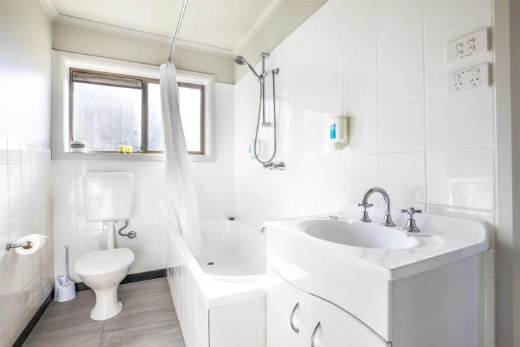 3 Bedrooms Apartment