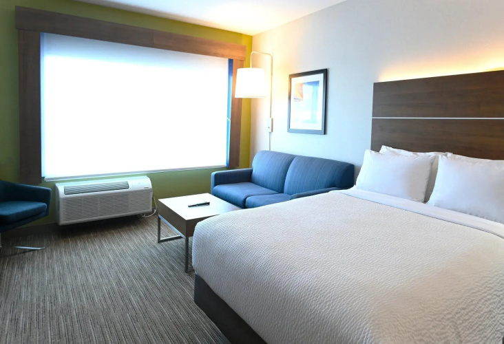 Holiday Inn Express & Suites Aurora by IHG