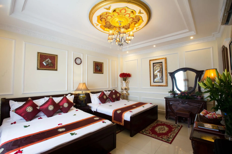 Louis Hotel