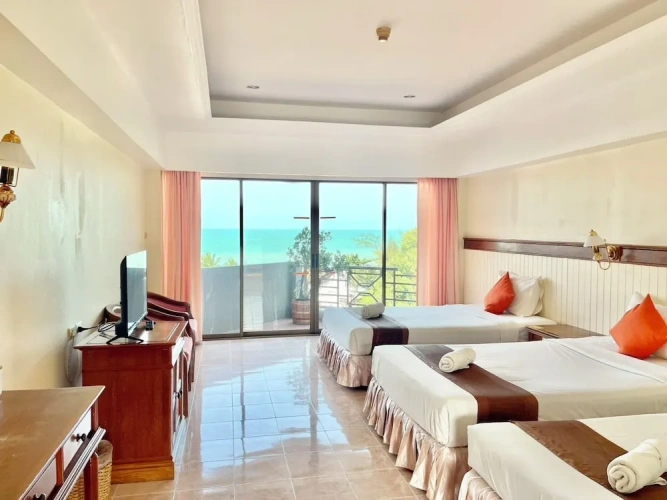 Standard Triple room