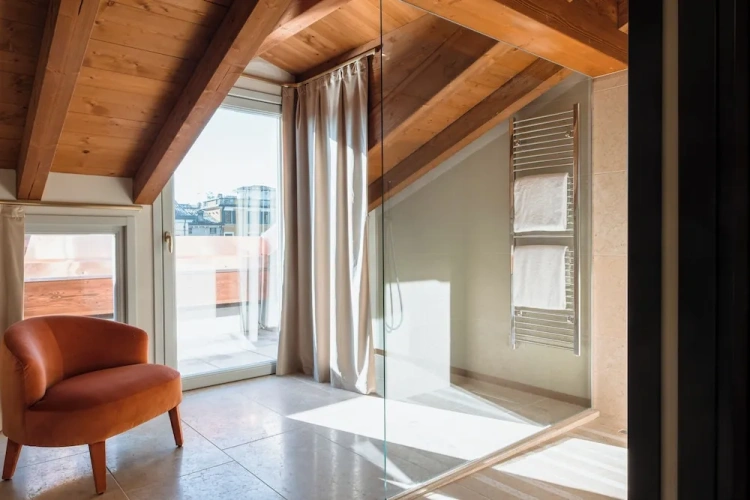 Executive Suite with balcony and with canal view