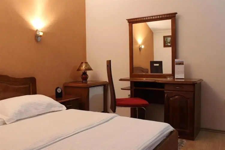 Hotel S