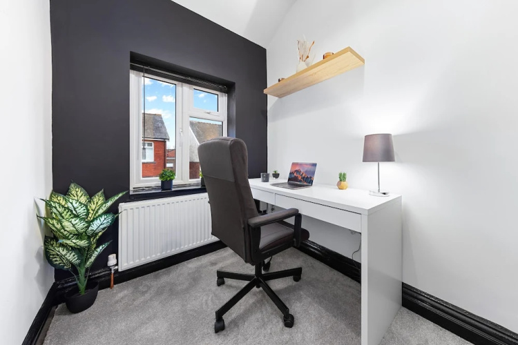 2 Bed Flat - Sleeps 8 - Pets - Parking - Wifi