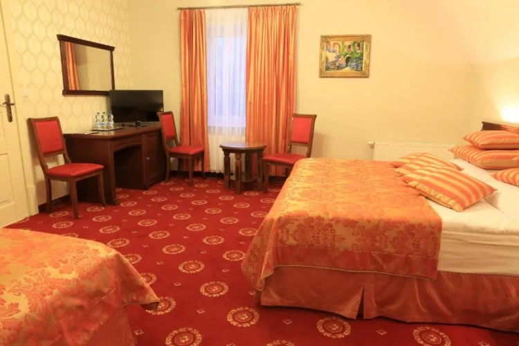 Standard Triple room