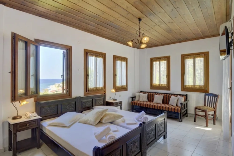 Standard Triple room with balcony