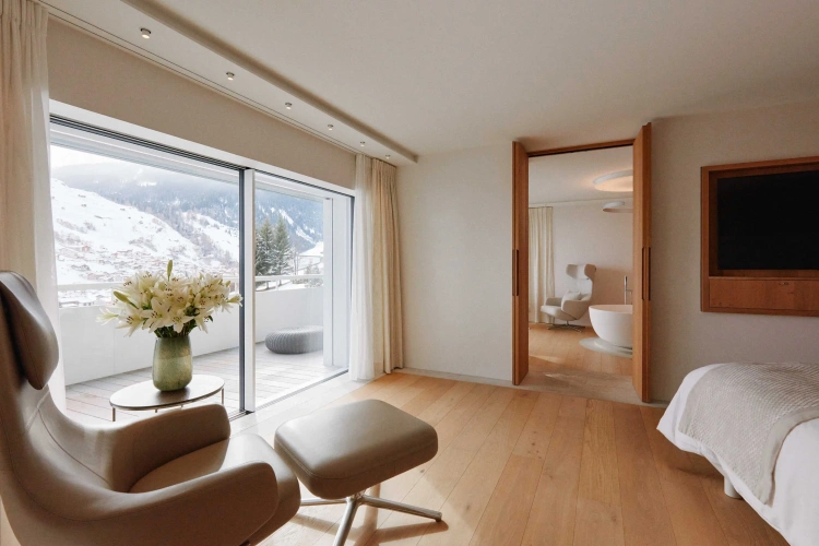 1 Bedroom Deluxe Single room with balcony and with mountain view