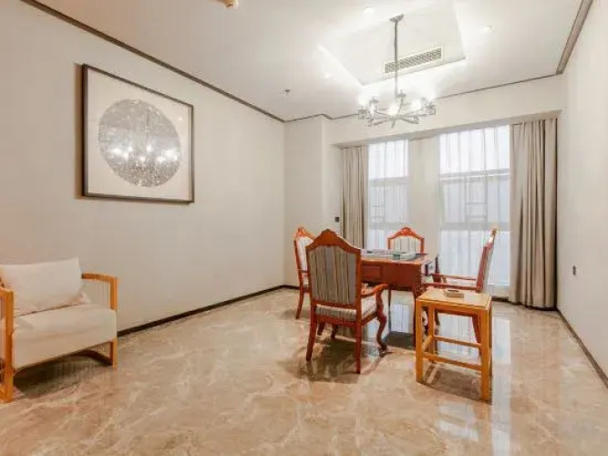 Junhe Hotel (Yingcheng Central Plaza)