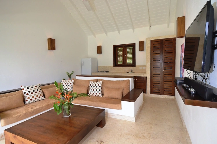 5 Bedrooms Villa