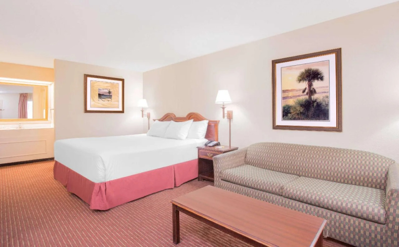 Days Inn by Wyndham Dothan
