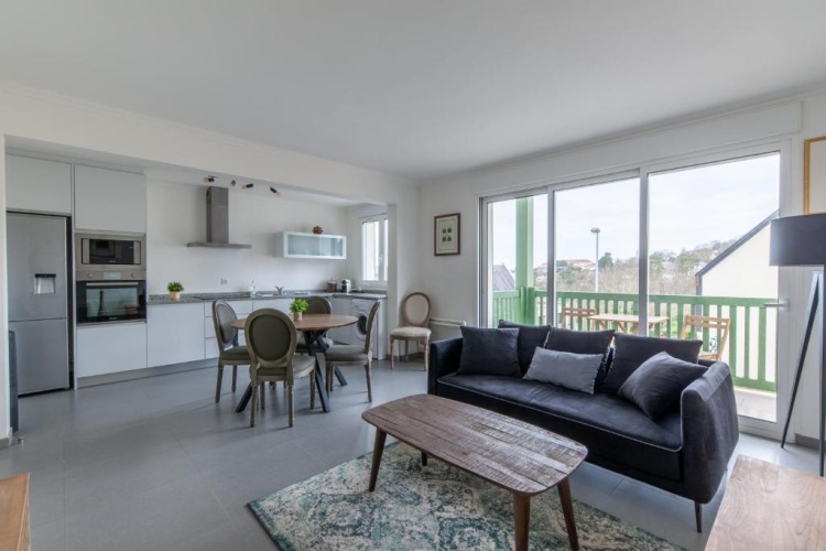Apartment with balcony