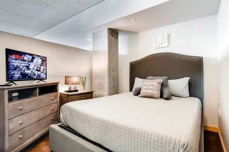 1 Location 2BR Across From Space Needle -vr1