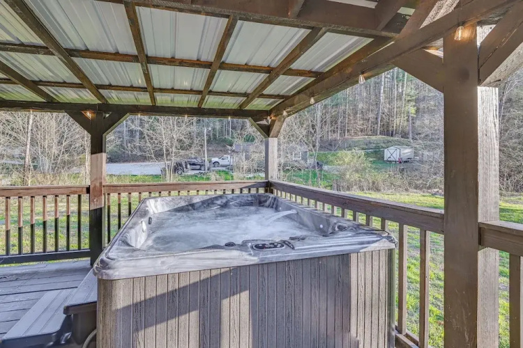Fireside Evenings: Red River Gorge Gem w/ Hot Tub