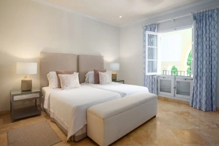 2 Bedrooms Apartment