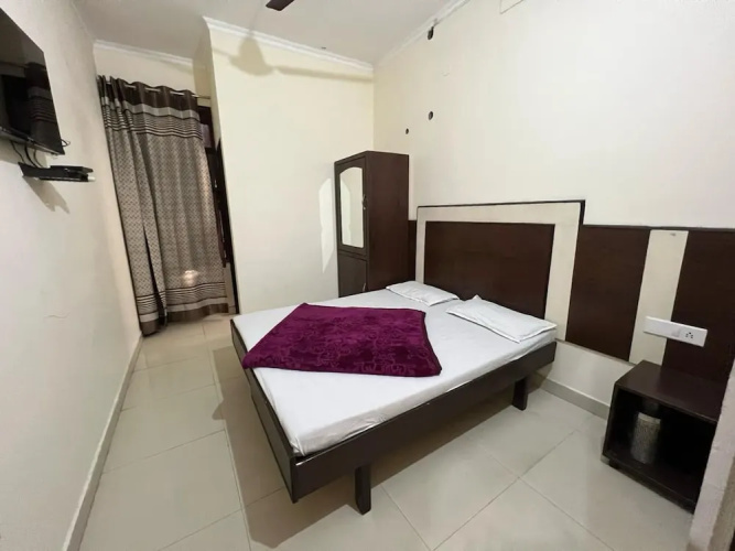 Goroomgo Blessing Inn Jalandhar