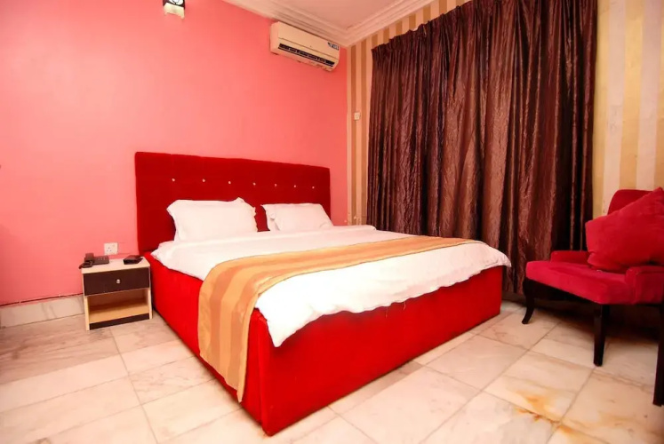 Emirates International Hotel & Suites