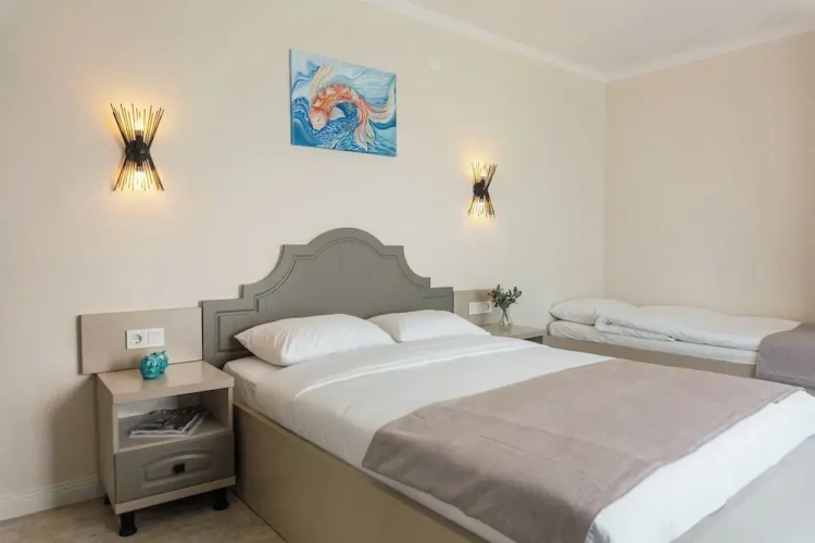 Standard Triple room with balcony and with partial sea view