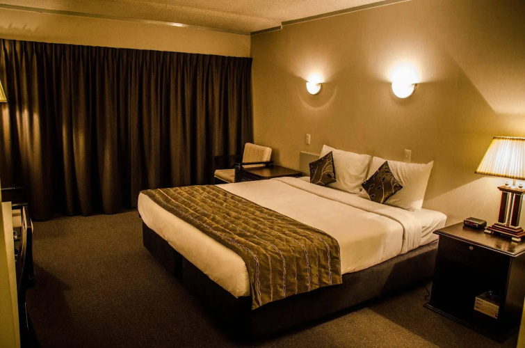 Alpers Lodge & Conference Centre
