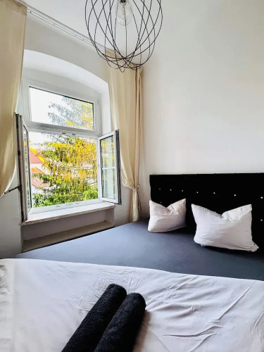Peaceful 2BR Stay Well Connected