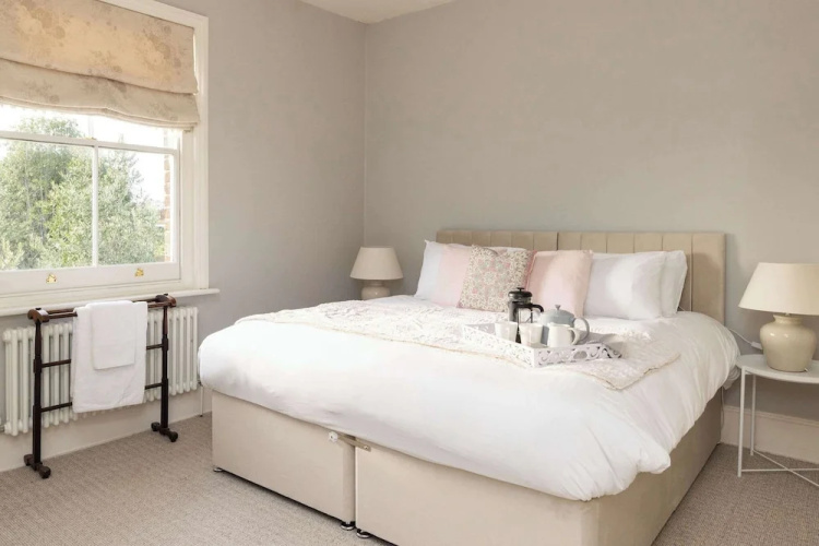 House Annexe Sleeps 18 Heated Pool