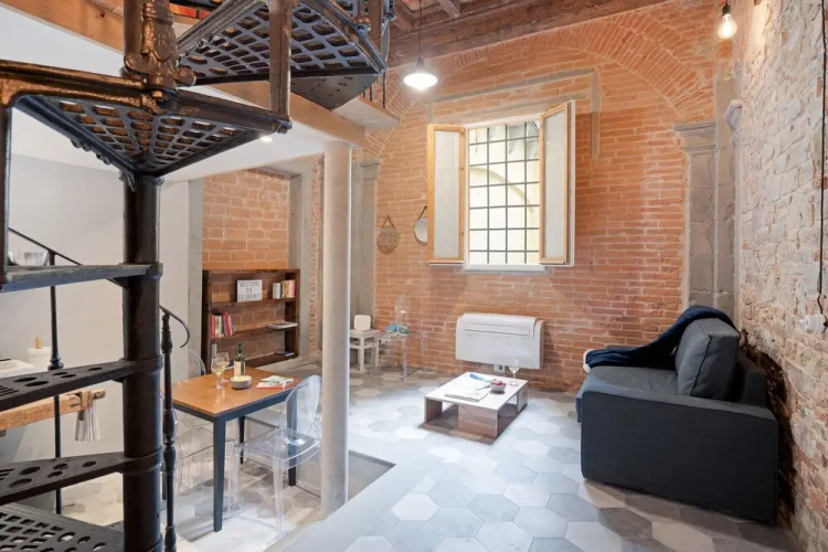 Florence Oltrarno Duplex Apartment