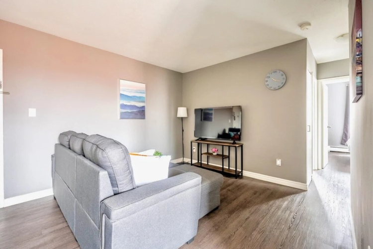 2BR Apt w King Bed and Netflix- Prime Location