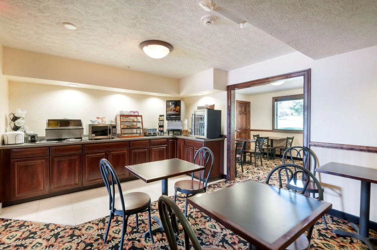 Rodeway Inn & Suites Charles Town