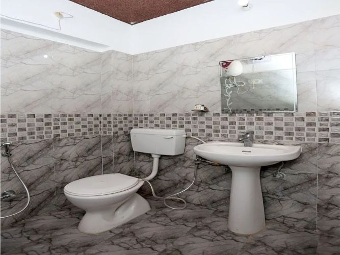Oyo 11069 Hotel Star Inn