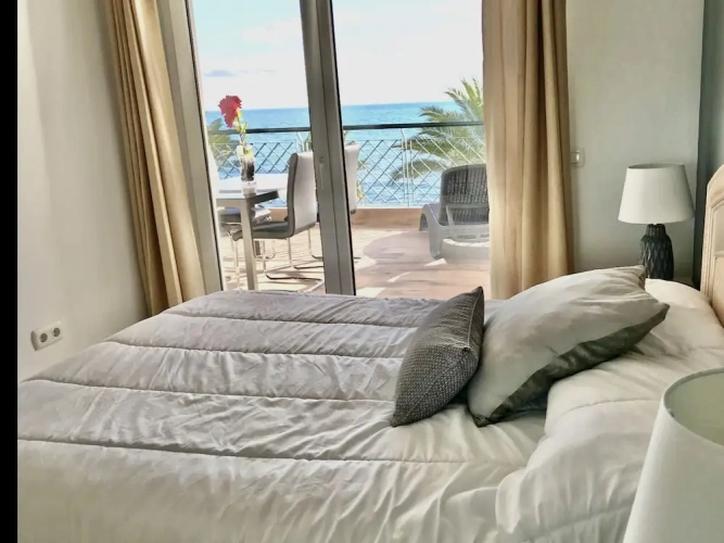 2 Bedrooms Apartment with balcony and with sea view