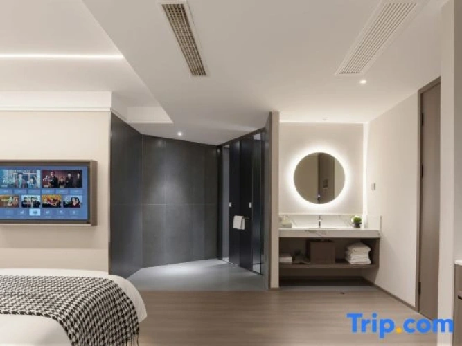 Standard Sextuple Family room