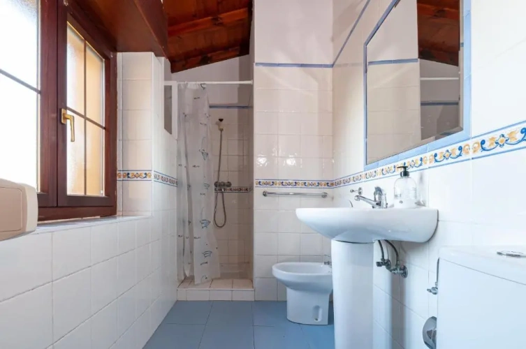 3 Bedrooms Cottage