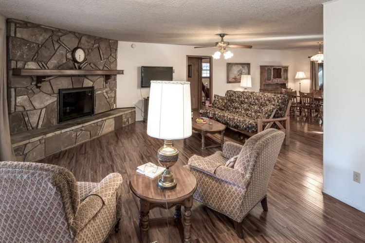AAA Escape - Three Bedroom Cabin