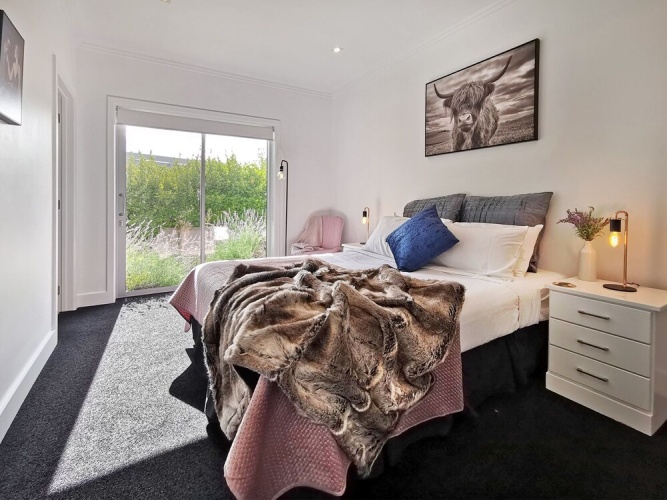 4 Bedrooms Cottage with balcony
